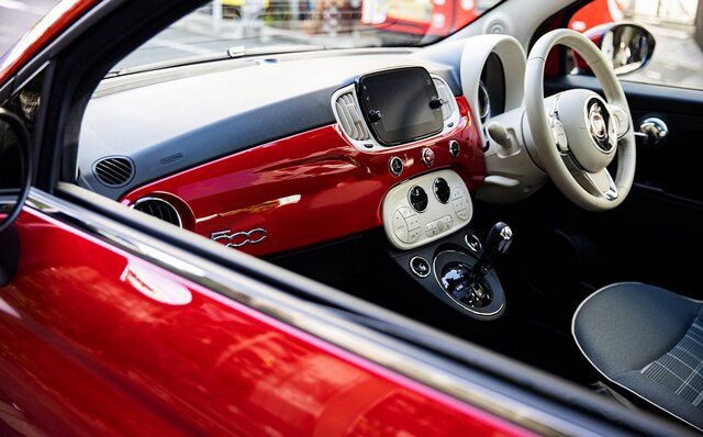 ムラカミカイエがフィアット 500と繰り広げる東京クルーズ｜FIAT