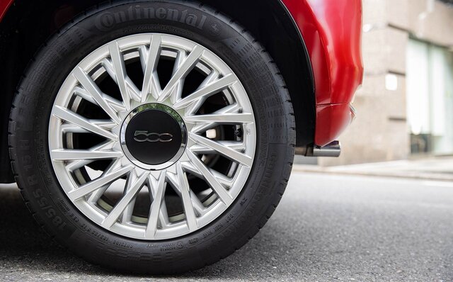 ムラカミカイエがフィアット 500と繰り広げる東京クルーズ｜FIAT