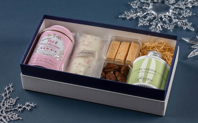 おうちクリスマスを盛り上げるカラフルでハッピーなクリスマスケーキ｜GRAND HYATT TOKYO