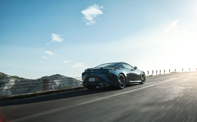 レクサスLCに室谷義秀選手と技術交流から生まれた70台限定の特別仕様車｜LEXUS