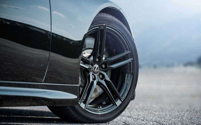 レクサスLCに室谷義秀選手と技術交流から生まれた70台限定の特別仕様車｜LEXUS