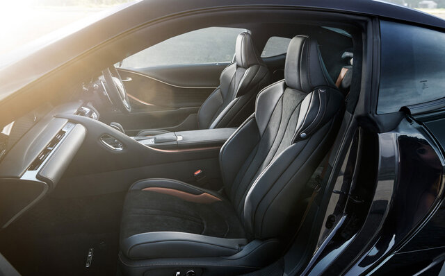 レクサスLCに室谷義秀選手と技術交流から生まれた70台限定の特別仕様車｜LEXUS