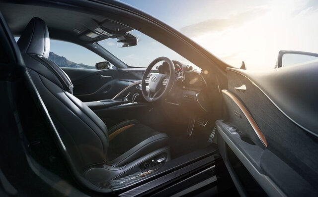 レクサスLCに室谷義秀選手と技術交流から生まれた70台限定の特別仕様車｜LEXUS