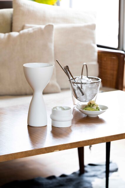 神棚に使用する神具にも。特別な白磁による酒器シリーズ「白面」｜BAR BAR