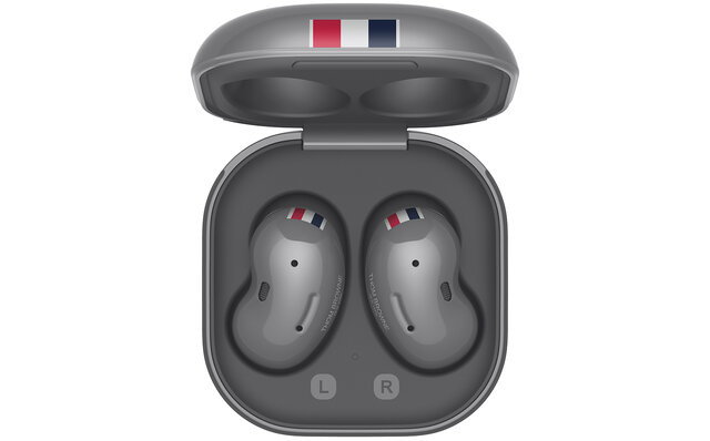 Galaxy とThom Browne のコラボレーション第二弾Galaxy Z Fold2 Thom Browne Editionが日本上陸|Galaxy×THOM BROWNE Galaxy とThom Browne のコラボレーション第二弾Galaxy Z Fold2 Thom Browne Editionが日本上陸|Galaxy×THOM BROWNE