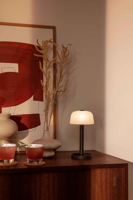 ブランド初となる照明はUSB充電式のコードレス卓上ランプ｜ROSENDAHL COPENHAGEN