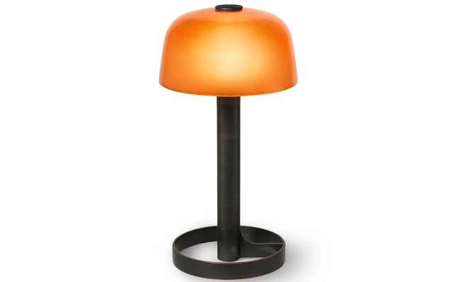 ブランド初となる照明はUSB充電式のコードレス卓上ランプ｜ROSENDAHL COPENHAGEN