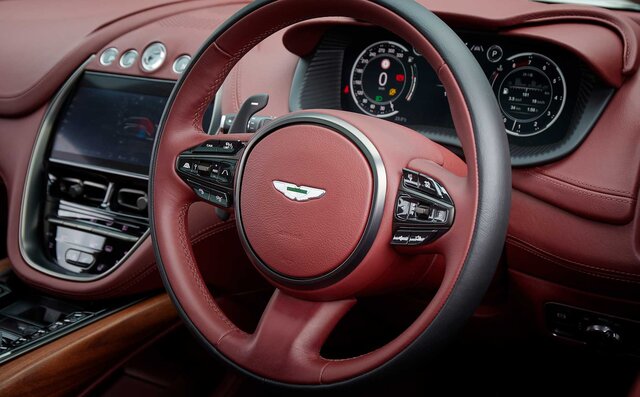 まさに背の高いアストンマーティン──アストンマーティンDBXに試乗|ASTON MARTIN まさに背の高いアストンマーティン──アストンマーティンDBXに試乗|ASTON MARTIN