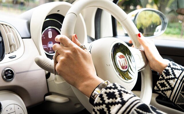 スタイリスト長澤実香とマガジニスト北原徹が語る、現代に蘇った“甘い生活” FIAT 500チンクエチェント ドルチェヴィータの魅力|FIAT スタイリスト長澤実香とマガジニスト北原徹が語る、現代に蘇った“甘い生活” FIAT 500チンクエチェント ドルチェヴィータの魅力|FIAT