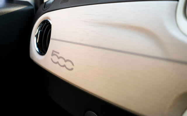 スタイリスト長澤実香とマガジニスト北原徹が語る、現代に蘇った“甘い生活” FIAT 500チンクエチェント ドルチェヴィータの魅力|FIAT スタイリスト長澤実香とマガジニスト北原徹が語る、現代に蘇った“甘い生活” FIAT 500チンクエチェント ドルチェヴィータの魅力|FIAT