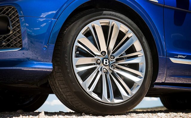 ベンテイガのトップモデル「スピード」が2021年春に日本上陸｜Bentley