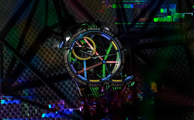 明暗でまったく異なる表情を見せるロジェ・デュブイ「エクスカリバー ブラックライト」｜ROGER DUBUIS