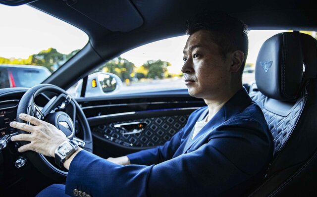 ライフアチーバーが語るベントレーの魅力──歯科医師 栗林研治先生×ベントレーコンチネンタルGT V8|Bentley ライフアチーバーが語るベントレーの魅力──歯科医師 栗林研治先生×ベントレーコンチネンタルGT V8|Bentley