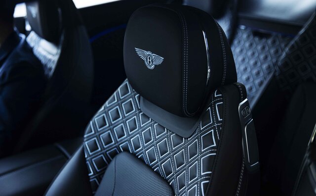 ライフアチーバーが語るベントレーの魅力──栗林研治先生×ベントレーコンチネンタルGT V8|Bentley ライフアチーバーが語るベントレーの魅力──栗林研治先生×ベントレーコンチネンタルGT V8|Bentley