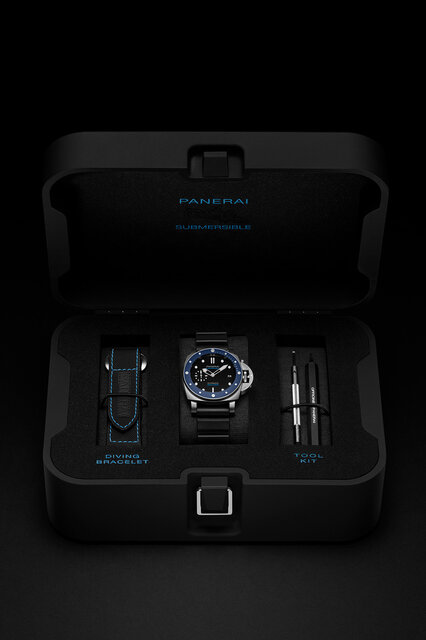 パネライのeコマースエクスクルーシブモデル「サブマーシブル アズーロ - 42mm」|PANERAI パネライのeコマースエクスクルーシブモデル「サブマーシブル アズーロ - 42mm」|PANERAI
