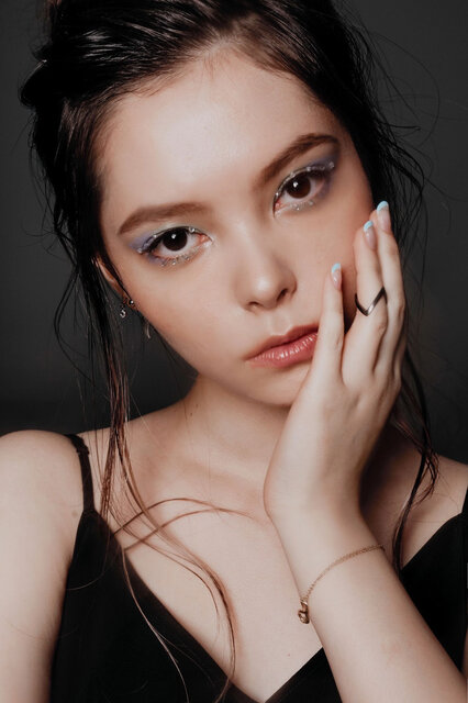 世界が注目するZ世代のシンガーソングライター、エマ・ウォーリンが「バーチャル渋谷 au 5G X’mas」に楽曲提供| VIRTUAL SHIBUYA