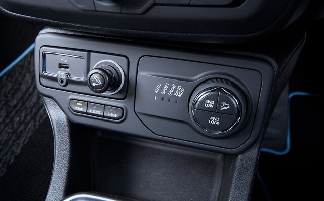 ジープ電動化の嚆矢たるレネゲード 4×e に試乗｜Jeep®