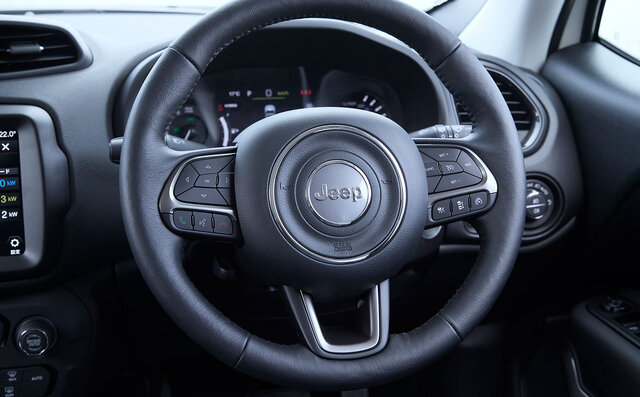 ジープ電動化の嚆矢たるレネゲード 4×e に試乗｜Jeep®