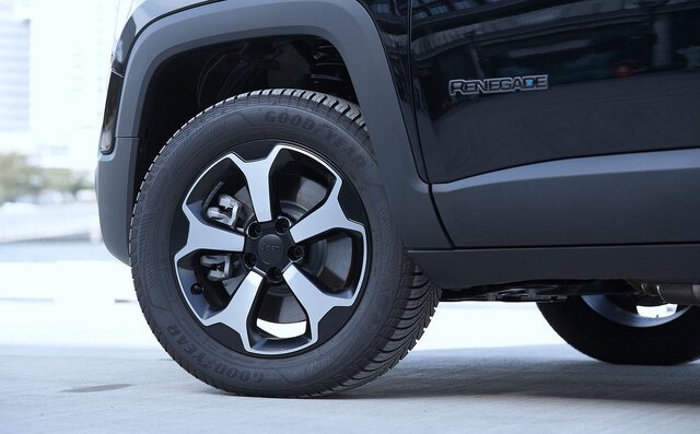 ジープ電動化の嚆矢たるレネゲード 4×e に試乗｜Jeep®