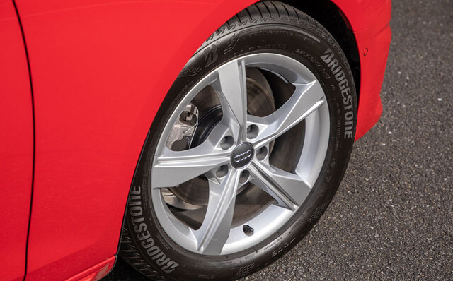 ビッグマイナーチェンジを受けた新型アウディA4に試乗｜Audi