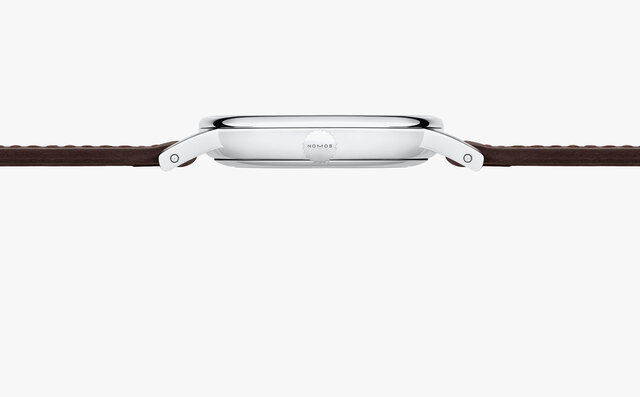 格調のある小径モデル。エナメル調の光沢が美しい新作「ラドウィッグ」｜NOMOS GLASHÜTTE