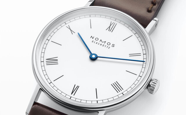 格調のある小径モデル。エナメル調の光沢が美しい新作「ラドウィッグ」｜NOMOS GLASHÜTTE