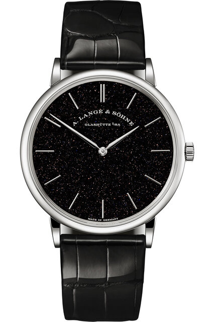 発売当日に完売。コッパーの微粒子がブラック文字盤に煌めく「サクソニア・フラッハ」｜A. LANGE & SÖHNE