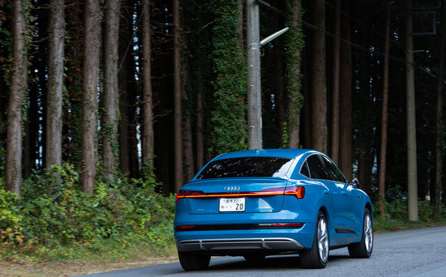 アウディ電動化攻勢の尖兵、e-tronスポーツバックに試乗｜Audi