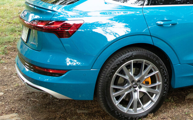 アウディ電動化攻勢の尖兵、e-tronスポーツバックに試乗｜Audi