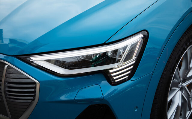 アウディ電動化攻勢の尖兵、e-tronスポーツバックに試乗｜Audi