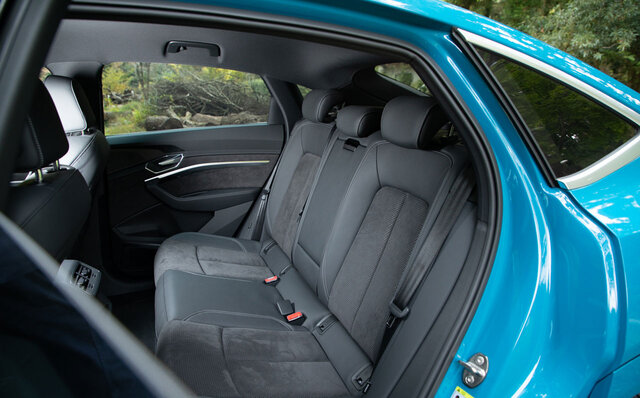 アウディ電動化攻勢の尖兵、e-tronスポーツバックに試乗｜Audi