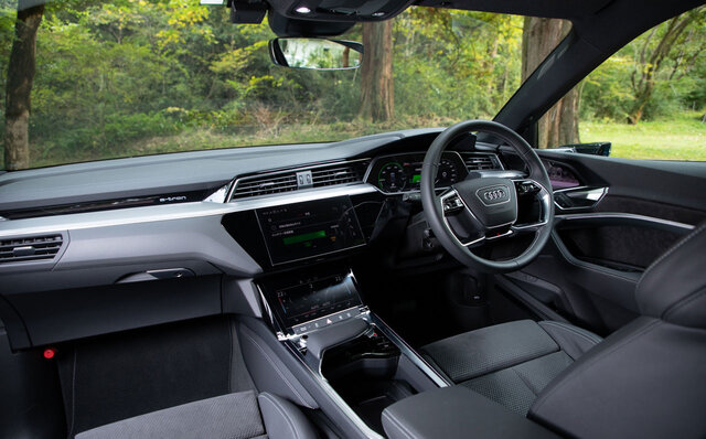 アウディ電動化攻勢の尖兵、e-tronスポーツバックに試乗｜Audi