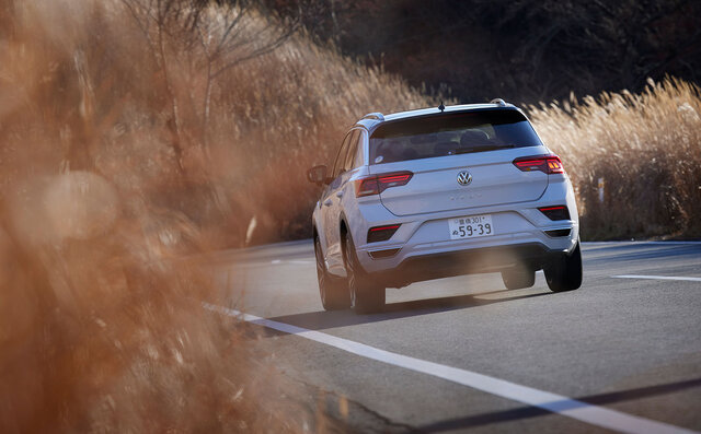 ゴルフのSUV版ともいうべきスタイルが魅力──フォルクスワーゲンT-Rocに試乗｜Volkswagen