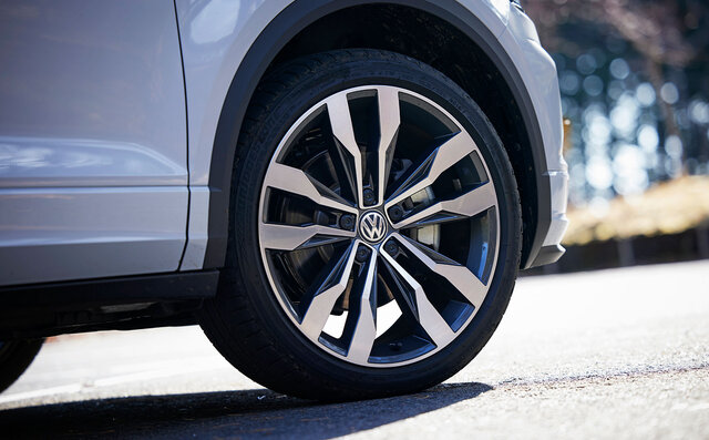 ゴルフのSUV版ともいうべきスタイルが魅力──フォルクスワーゲンT-Rocに試乗｜Volkswagen