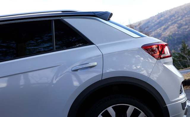 ゴルフのSUV版ともいうべきスタイルが魅力──フォルクスワーゲンT-Rocに試乗｜Volkswagen