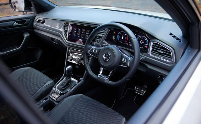 ゴルフのSUV版ともいうべきスタイルが魅力──フォルクスワーゲンT-Rocに試乗｜Volkswagen