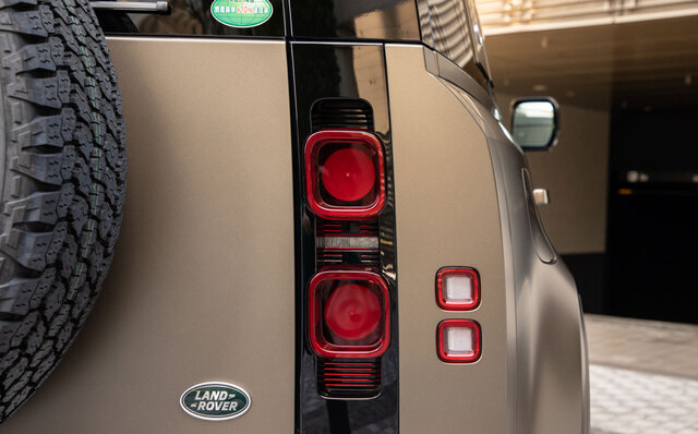 外観のイメージとはかけ離れたスポーティな感覚のドライブが楽しめる──新型ディフェンダーに試乗｜Land Rover