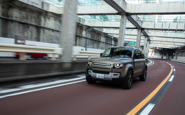 外観のイメージとはかけ離れたスポーティな感覚のドライブが楽しめる──新型ディフェンダーに試乗｜Land Rover