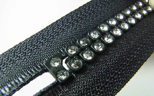 業界初。YKKファスナー専門のショールームが浅草橋にオープン|SANKYO FASTENER 業界初。YKKファスナー専門のショールームが浅草橋にオープン|SANKYO FASTENER