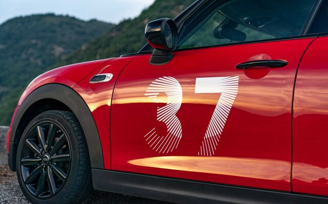 ミニにモンテカルロを制した伝説のラリードライバーにインスパイアされた限定車が登場|MINI ミニにモンテカルロを制した伝説のラリードライバーにインスパイアされた限定車が登場|MINI