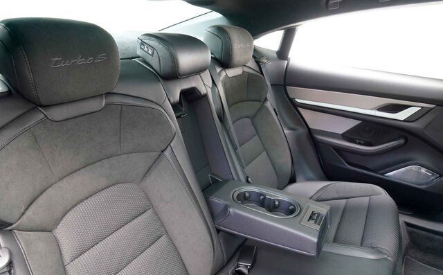 自動車好きにとっても楽しめるBEV──ポルシェ タイカン4Sに試乗|Porsche 自動車好きにとっても楽しめるBEV──ポルシェ タイカン4Sに試乗|Porsche