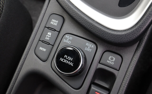 新型トヨタ ヤリスクロスのハイブリッドとガソリンに試乗|TOYOTA 新型トヨタ ヤリスクロスのハイブリッドとガソリンに試乗|TOYOTA