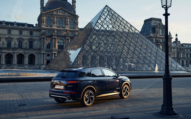 DS7にルーヴル美術館とのパートナーシップによって生まれた特別仕様車｜DS