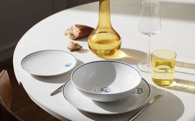 コンパクトで多機能なシェイプに込められた、ハンドクラフトの息吹|Royal Copenhagen コンパクトで多機能なシェイプに込められた、ハンドクラフトの息吹|Royal Copenhagen