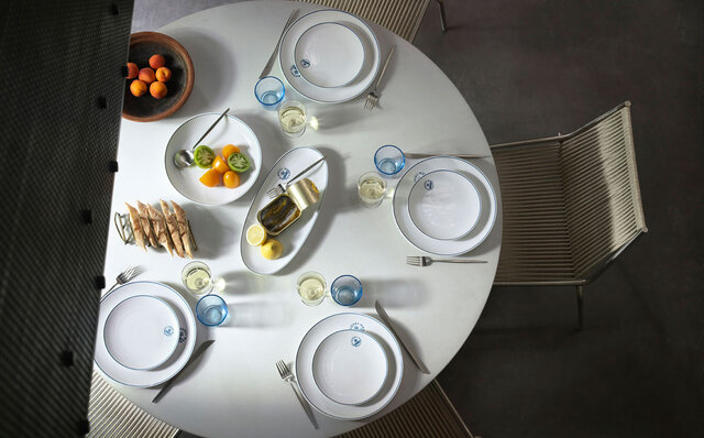 コンパクトで多機能なシェイプに込められた、ハンドクラフトの息吹|Royal Copenhagen コンパクトで多機能なシェイプに込められた、ハンドクラフトの息吹|Royal Copenhagen