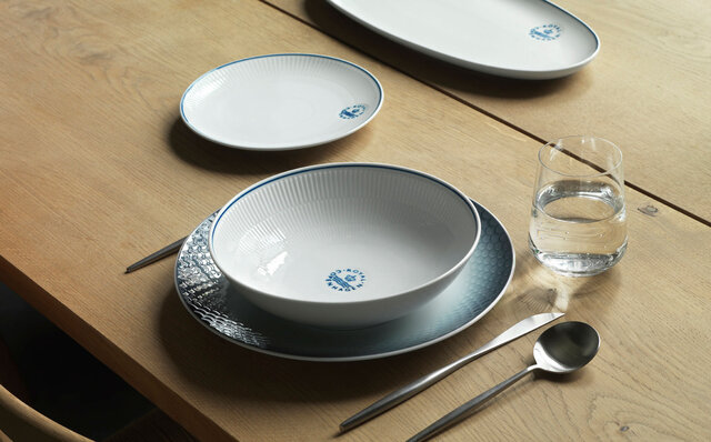 コンパクトで多機能なシェイプに込められた、ハンドクラフトの息吹|Royal Copenhagen コンパクトで多機能なシェイプに込められた、ハンドクラフトの息吹|Royal Copenhagen