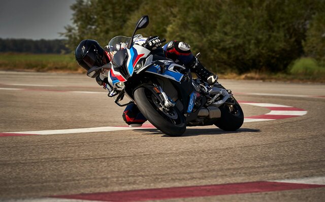 BMW、バイク初のMモデル「M 1000 RR」を発売|BMW BMW、バイク初のMモデル「M 1000 RR」を発売|BMW