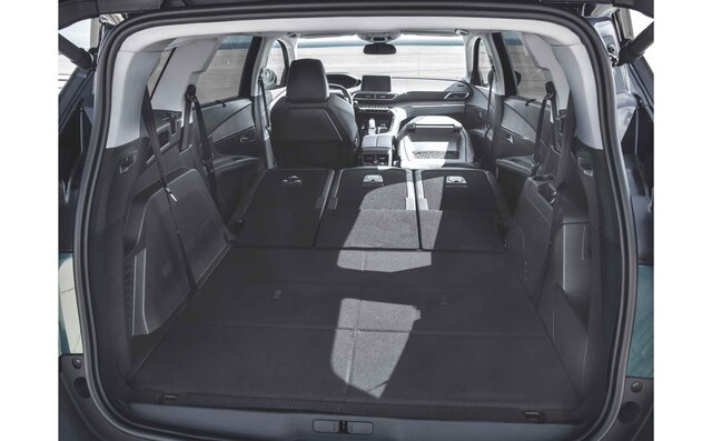 よりモダンに、よりスタイリッシュに。5008がフェイスリフト|Peugeot よりモダンに、よりスタイリッシュに。5008がフェイスリフト|Peugeot