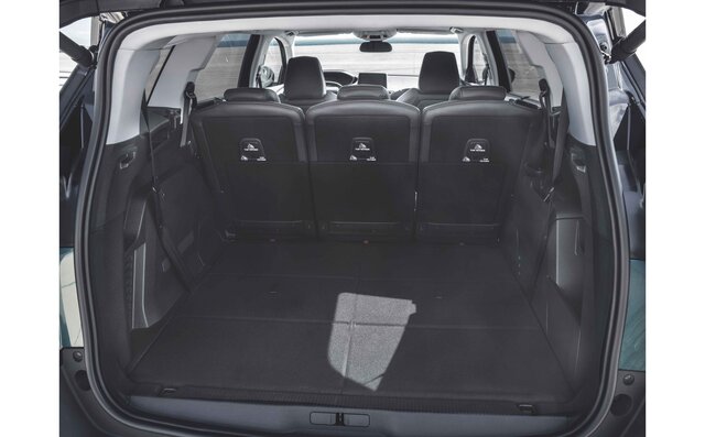 よりモダンに、よりスタイリッシュに。5008がフェイスリフト|Peugeot よりモダンに、よりスタイリッシュに。5008がフェイスリフト|Peugeot
