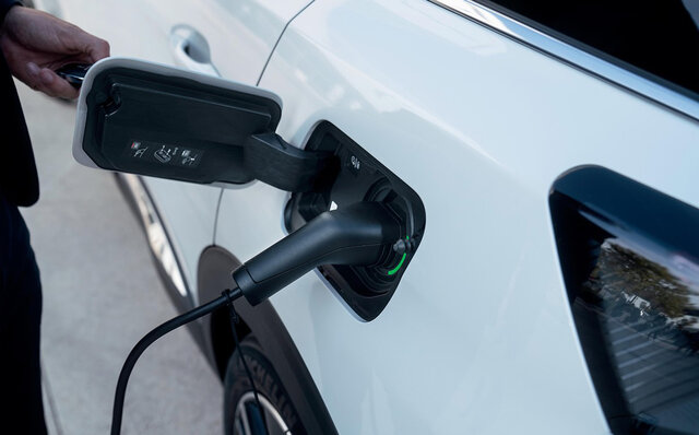 プジョー3008がフェイスリフトを実施 プラグインハイブリッドモデルも追加｜Peugeot